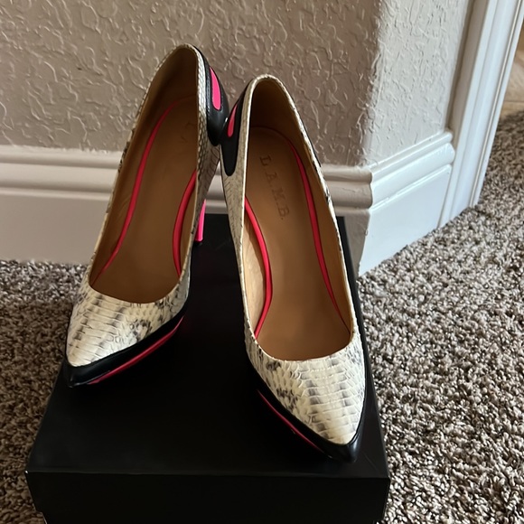 LAMB heels - Picture 3 of 4